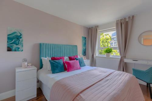 Massive 5 Bedroom West End Designer Townhouse near Hyde Park - image 6