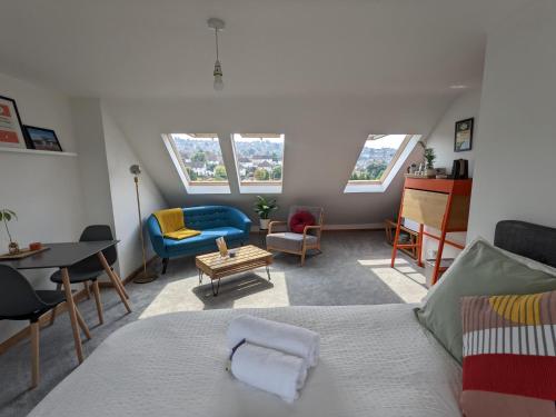 *Large Unique Retro Private Attic & Bathroom* chambre d'hôte Patcham