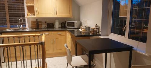 Peaceful self contained Studio in lovely garden. photo 2