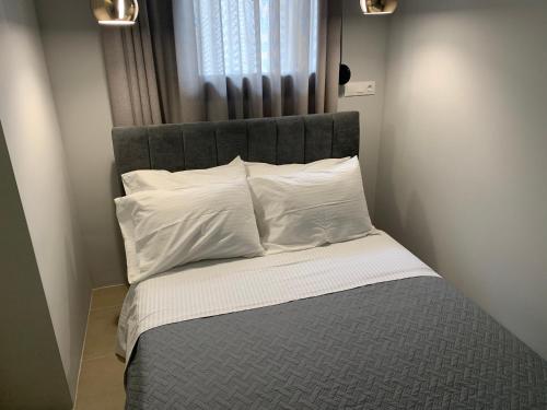 CENTRAL URBAN LUXURY SEA VIEW APT SINCE 2009 - Tap to explore photos