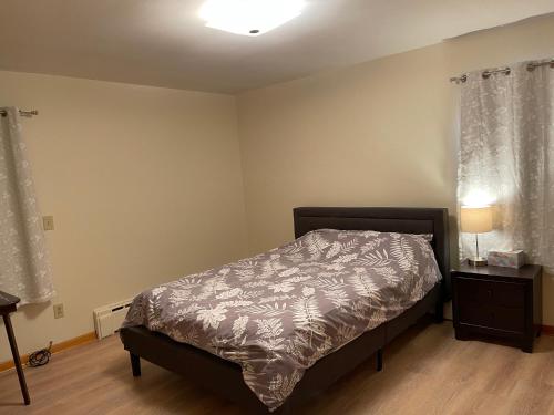 New Brunswick NJ Master Bedroom with private bath in 新布朗斯維克