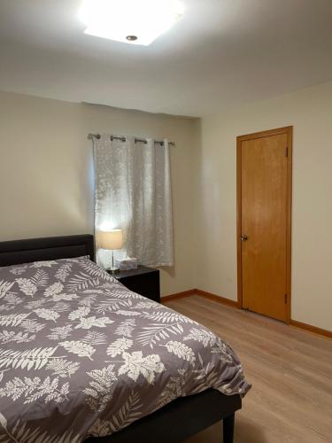 New Brunswick NJ Master Bedroom with private bath in 新布朗斯維克