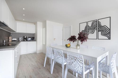 Kinsky Garden Apartments and Suites by Dwellfort 5