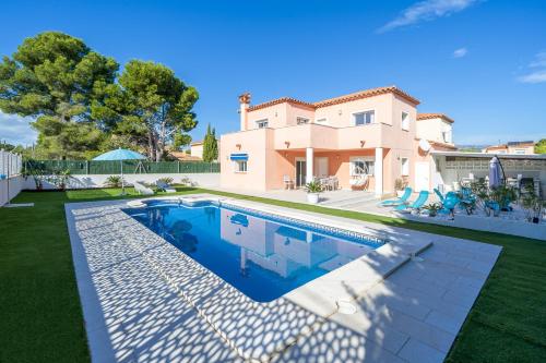 Villa with Garden View
