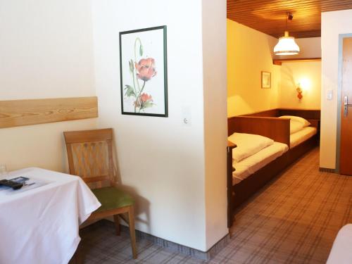 3 twin beds