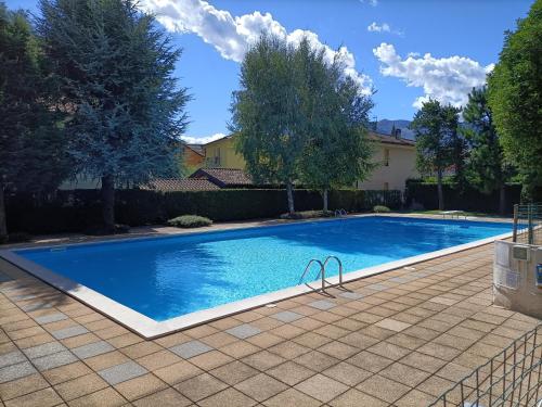 House in a beautiful residence with garden, swimming pool and parking spot - Larihome - Domaso