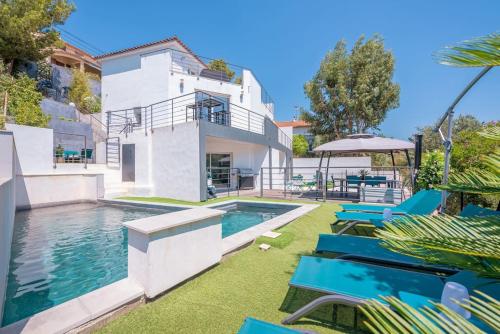 Magnifique Villa avec piscine en bord de mer - Location, gîte - Le Pradet