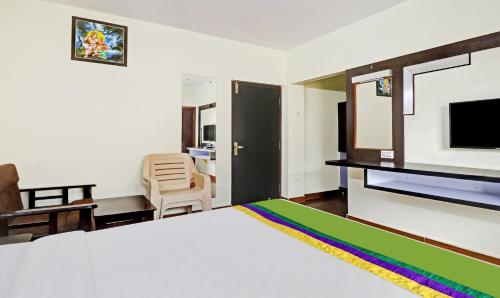 Deluxe Room With Balcony image 2