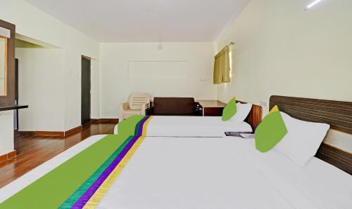 Superior Family Room With Balcony image 9