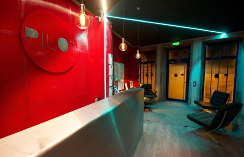 PILOT Design Hostel & Bar – Porto, KY