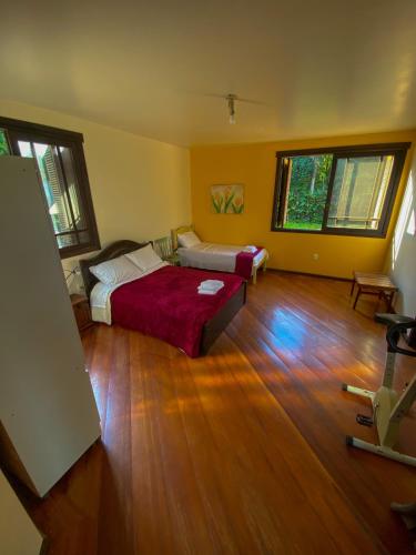 1 double bed, 1 twin bed