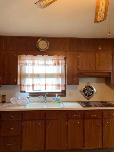 #3 QueenSize Bed bright room near New Brunswick NJ downtown in 新布朗斯維克