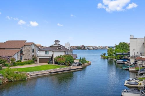 NEW Listing! 3 Bedroom on lake LBJ in The Hill Counry in Horseshoe Bay TX - Apartment - Horseshoe Bay