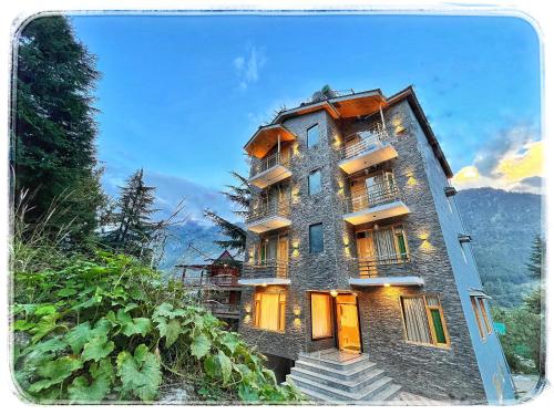 North Deodar Avenue, Manali, Manāli