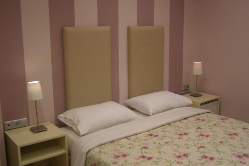 room "butterfly" in a neoclassical house chambre d'hôte Kastoriá