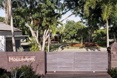 The Gatehouse. Cool bolthole. Walk to the Marina. in אינגליש הארבור