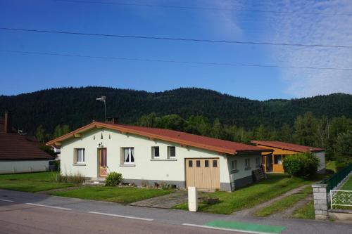 La maison et l'étang - grand terrain privé - Location saisonnière - Vagney