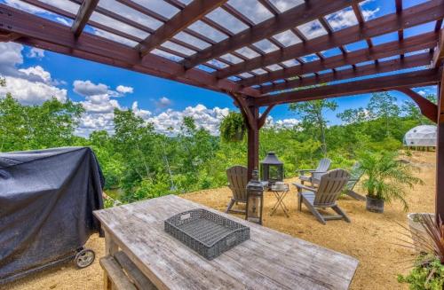 The Aries-a stargazing, luxury glamping tent in Rogersville (AL)