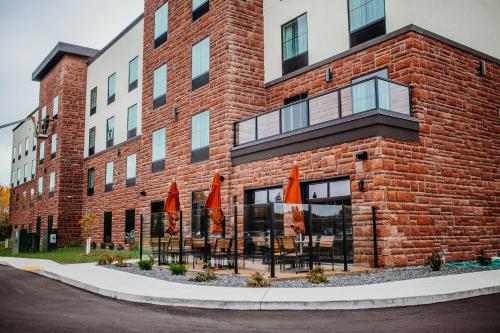Cobblestone Hotel & Suites International Falls - image 4