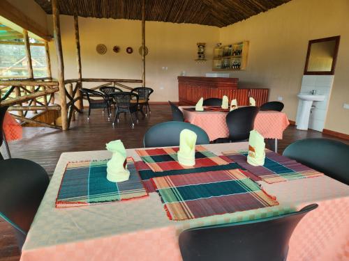 Iekārtas, Ishasha Pride Lodge in Rukungiri