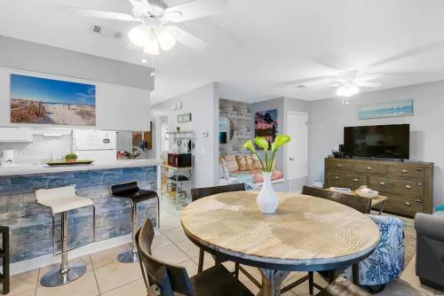 Happy Heron, Steps to Beach