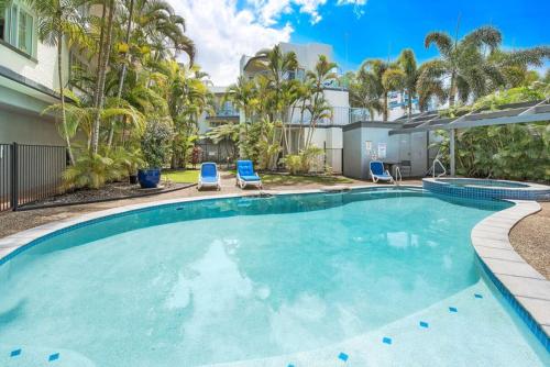 Mooloolaba Beach Apartment, relax, dine, wine & breathe the salt air photo