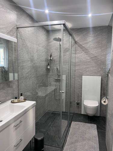 ห้องน้ำ, Montreux Luxury Suite in มอนโตร ซิตี เซนเตอร์
