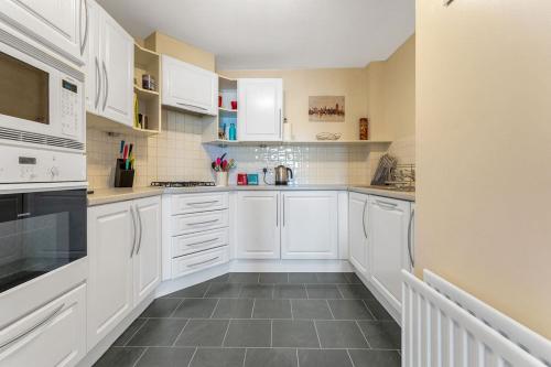 Modern 1BR flat - free parking + lift, Edinburgh (photo 7)