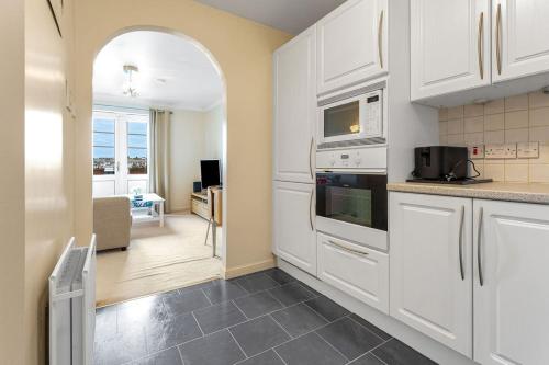 Modern 1BR flat - free parking + lift, Edinburgh (photo 8)
