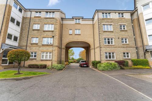 Modern 1BR flat - free parking + lift, Edinburgh (photo 2)
