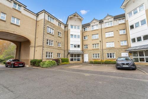 Modern 1BR flat - free parking + lift, Edinburgh
