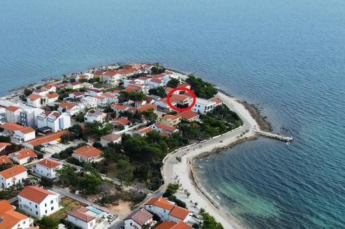  Apartments by the sea Vir - Kozjak, Vir - 16386 in Vir