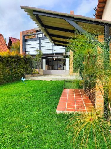 Hermoso apartamento con vista al lago in Paipa