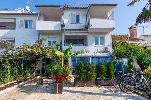 Apartments with a parking space Rovinj - 9701 - image 10