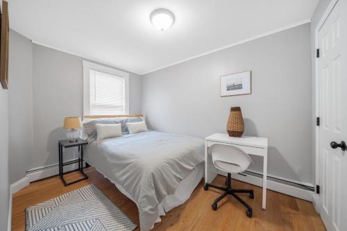 Easy Commute South Boston 4BR 1BH Apt in Boston, USA