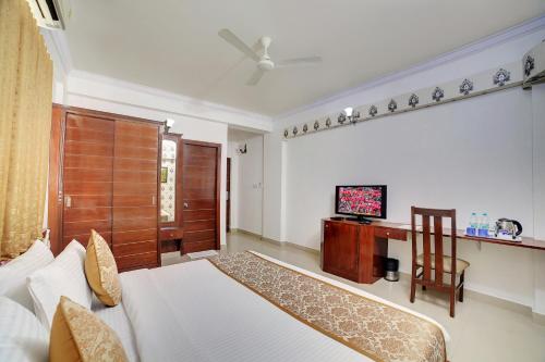 room detail thumbnail 1