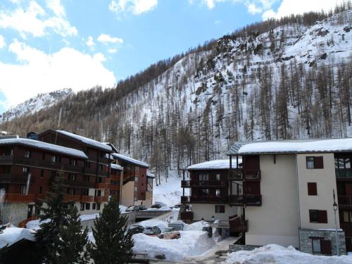 Charmant appartement 4 pers avec balcon, parking couvert à Val-d'Isère - FR-1-694-237 (Charmant appartement 4 pers avec balcon, parking couvert a Val-d'Isere - FR-1-694-237) in Val-d'Isere