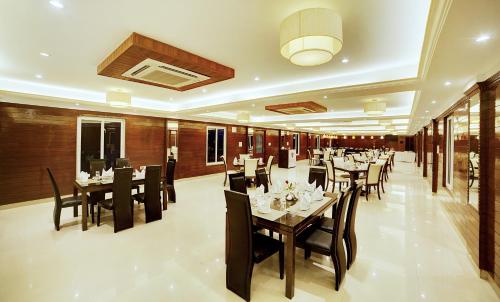 Restaurant, The Liverpool Blue Hotels near Panathuru Kere
