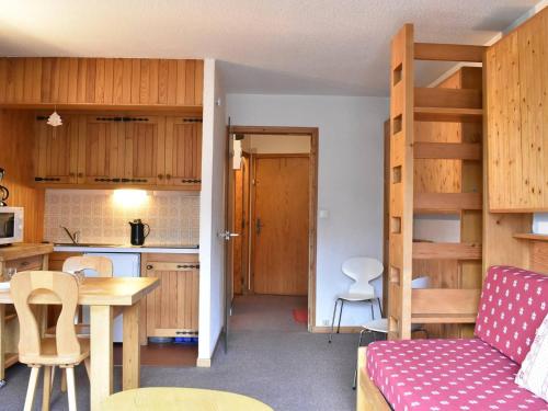 Apartment (3 Adults) image 10