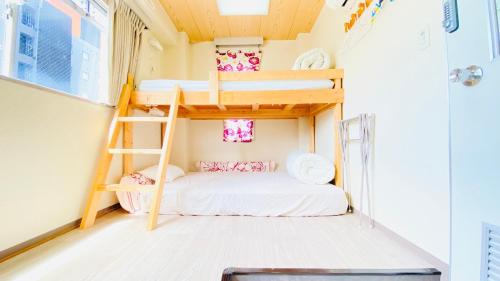 GUEST HOUSE B's Five II - Hostel Room Type - Family Room with Private Bathroom GUEST HOUSE B's Five II - Hostel Room Type - Family Room with Private Bathroom