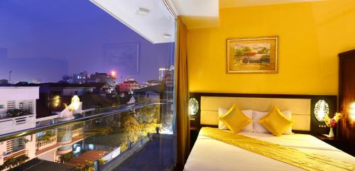 room detail thumbnail 1