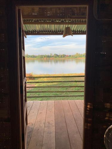 Vera Sunset homestay local experience with lao family in Don Khong