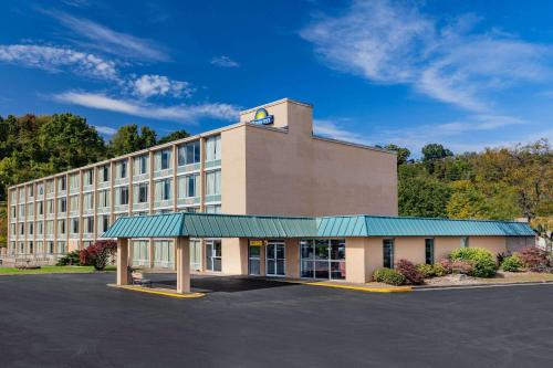 Days Inn by Wyndham Cambridge