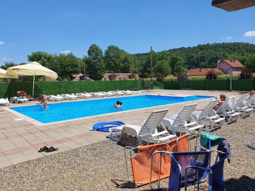 Skats, Kumova vodenica in Mionica