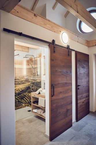 Zuhanyzó, Kittenberger Chalets am Gartensee in Langenlois