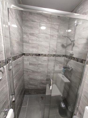Large and spacious bedroom with en-suite, Бирмингем (фото 7)