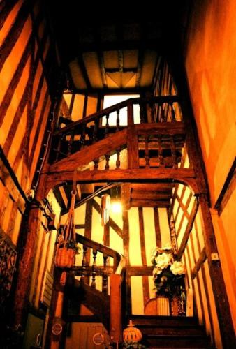 Apartment with 2 bedrooms in Troyes with enclosed garden and WiFi - image 2