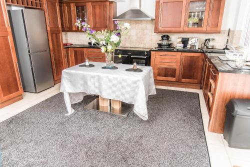 The Kyoto House - Spacious Cosy Bedrooms - image 11