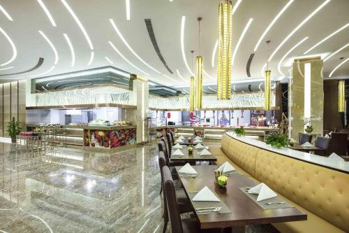 Restaurant, Ramada Plaza by Wyndham Xian South in International Exhibition Center