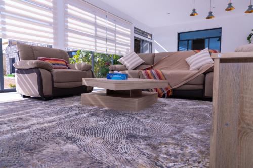 Shared lounge/TV area, MountSun Stay Jabal Shams in Al Ḩayl